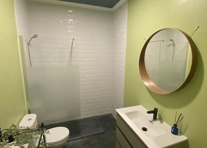 Charming Chiado 2bedr W/balcony And View * 리스본
