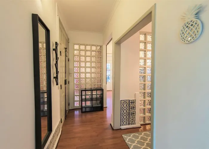 Charming Chiado 2bedr W/balcony And View * 리스본