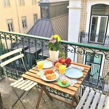 Charming Chiado 2bdr With Balcony By Lovelystay