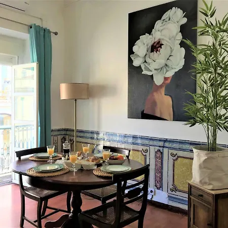 Charming Chiado 2bedr W/balcony And View Daire Lisboa