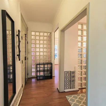 Charming Chiado 2bedr W/balcony And View * Lissabon