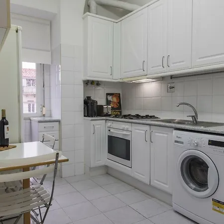 Charming Chiado 2bedr W/balcony And View Lissabon