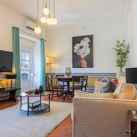 Apartment Charming Chiado 2bedr W/balcony And View Lisbon