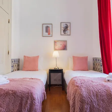 Charming Chiado 2bedr W/balcony And View Apartment *