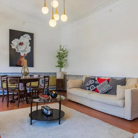 Daire Charming Chiado 2bedr W/balcony And View
