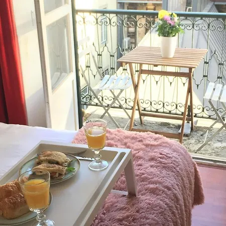 Charming Chiado 2bdr With Balcony By Lovelystay *