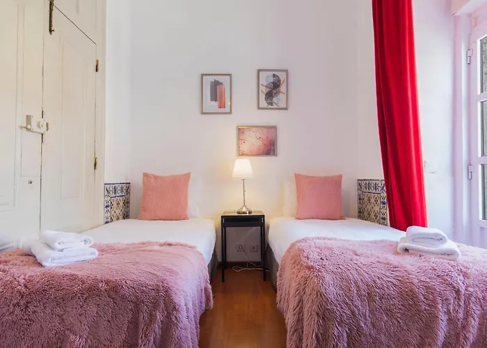 Charming Chiado 2bedr W/balcony And View Apartment *